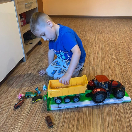 Duży Traktor z Przyczepą Ciągnik dla Dzieci na Napęd Ruchome Elementy XXL KRUZZEL