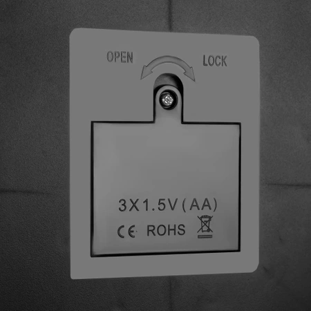 Automatyczny czarny podajnik karmy marki PURLOV