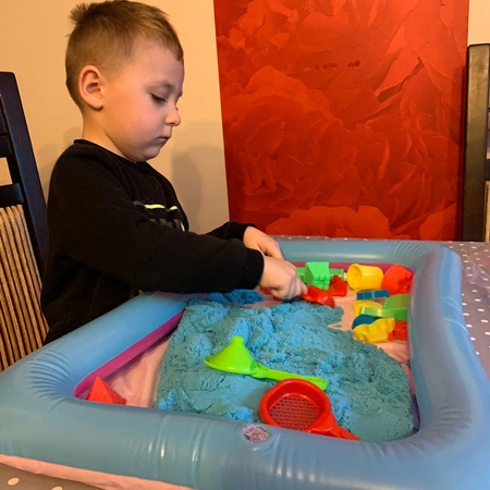 Piasek Kreatywny Foremki Basen Piaskownica Zestaw + 2 kg Piasku dla Dzieci KRUZZEL