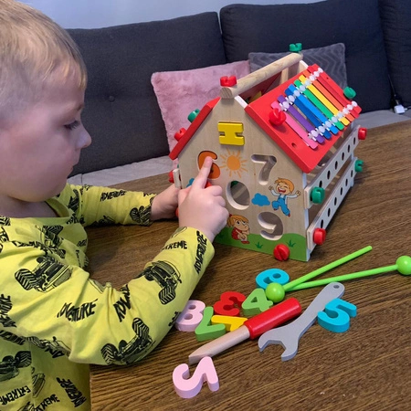 Sorter Drewniany Domek Edukacyjny Cyfry Kostka Cymbałki Kulki dla Dzieci KRUZZEL