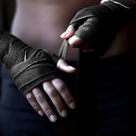 Bandaże Bokserskie Owijki Taśmy 2 x 4m Bandaż Ochraniacz Czarne TRIZAND