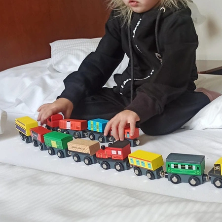 Kolejka Drewniana Pociąg na Magnes + Wagony Zestaw Lokomotywa dla Dzieci KRUZZEL