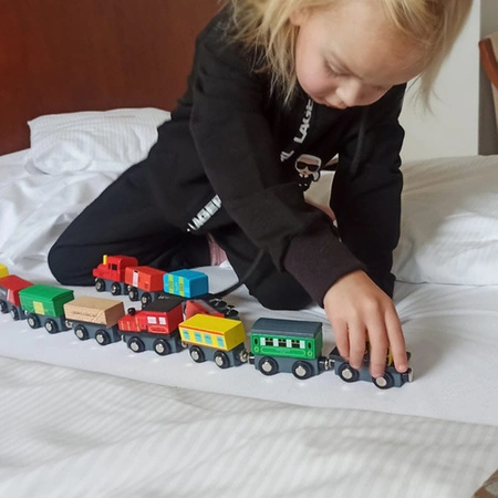 Kolejka Drewniana Pociąg na Magnes + Wagony Zestaw Lokomotywa dla Dzieci KRUZZEL