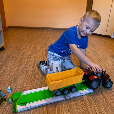 Duży Traktor z Przyczepą Ciągnik dla Dzieci na Napęd Ruchome Elementy XXL KRUZZEL