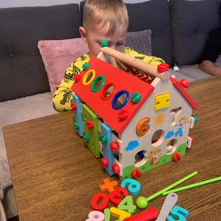 Sorter Drewniany Domek Edukacyjny Cyfry Kostka Cymbałki Kulki dla Dzieci KRUZZEL