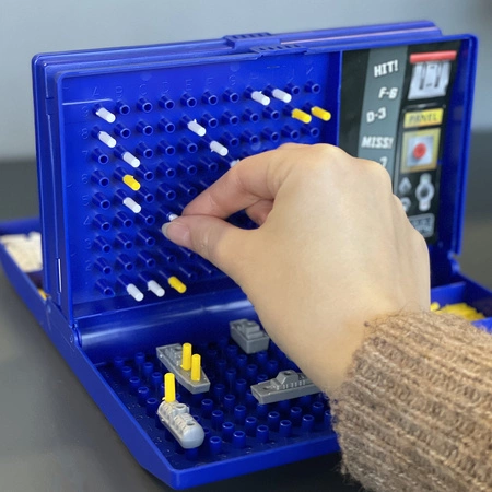 Gra w Statki Okręty Walizka Bitwa Morska Strategiczna Logiczna Kieszonkowa ISO TRADE